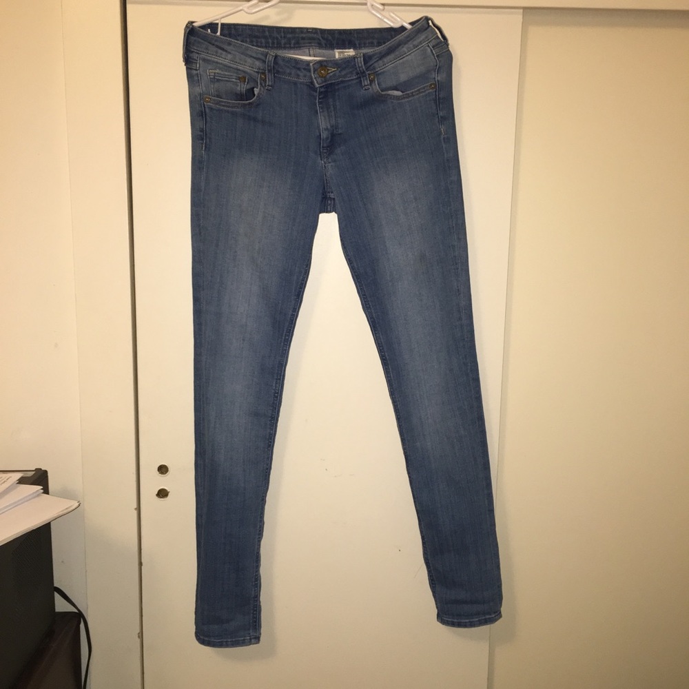 H&M LIGHT BLUE LOW WAIST JEANS